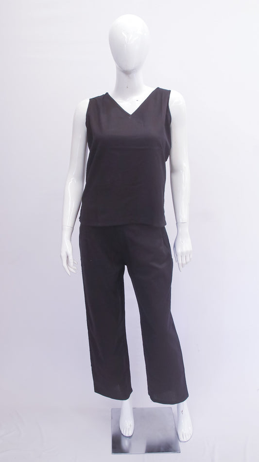Mannequin wearing a black sleeveless top and wide-leg pants on a light gray background
