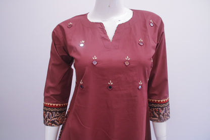Maroon kurta with decorative patterns on a mannequin against a white background