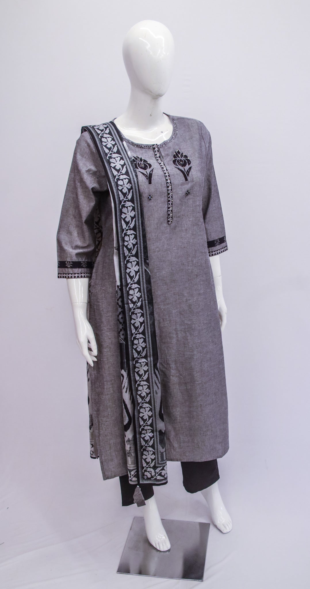 Gray embroidered kurta on a mannequin against a white background