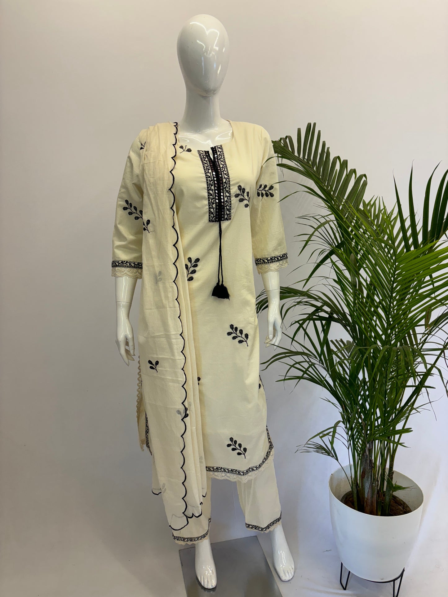 Mul White Dupatta Set