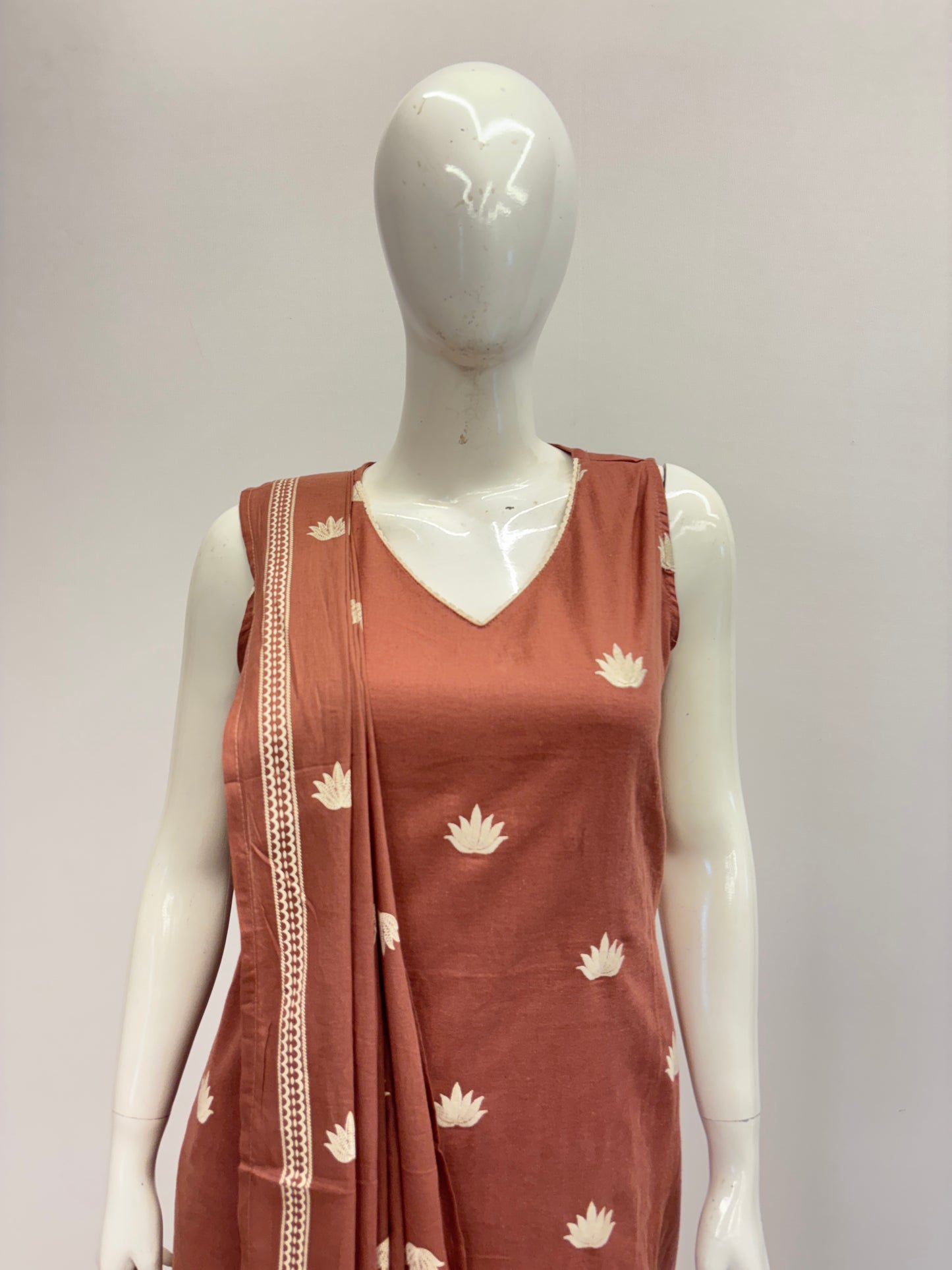 Peach Sleeveless Flex Cotton Dupatta Set with V-Neck Embroidery

A-Line Sleeveless Kurta with Embroidered Yoke – Peach Color

Straight Flex Cotton Pants with Elastic Waist – Peach Set

2.5m Cotton Dupatta – Peach Flex Cotton Suit Set

Stylish Peach Cotton Dupatta Set for Casual & Office Wear
