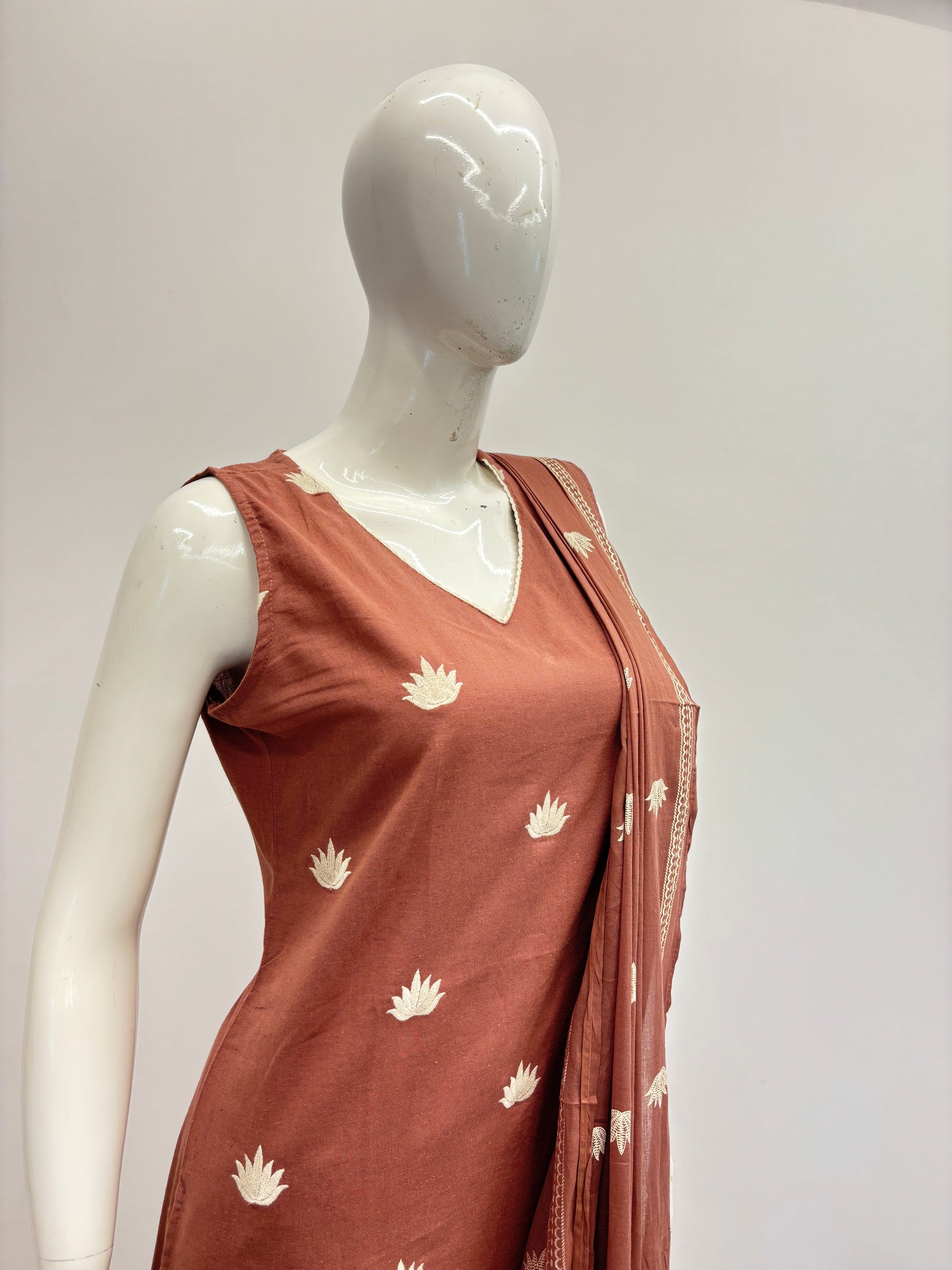 Peach Sleeveless Flex Cotton Dupatta Set with V-Neck Embroidery

A-Line Sleeveless Kurta with Embroidered Yoke – Peach Color

Straight Flex Cotton Pants with Elastic Waist – Peach Set

2.5m Cotton Dupatta – Peach Flex Cotton Suit Set

Stylish Peach Cotton Dupatta Set for Casual & Office Wear
