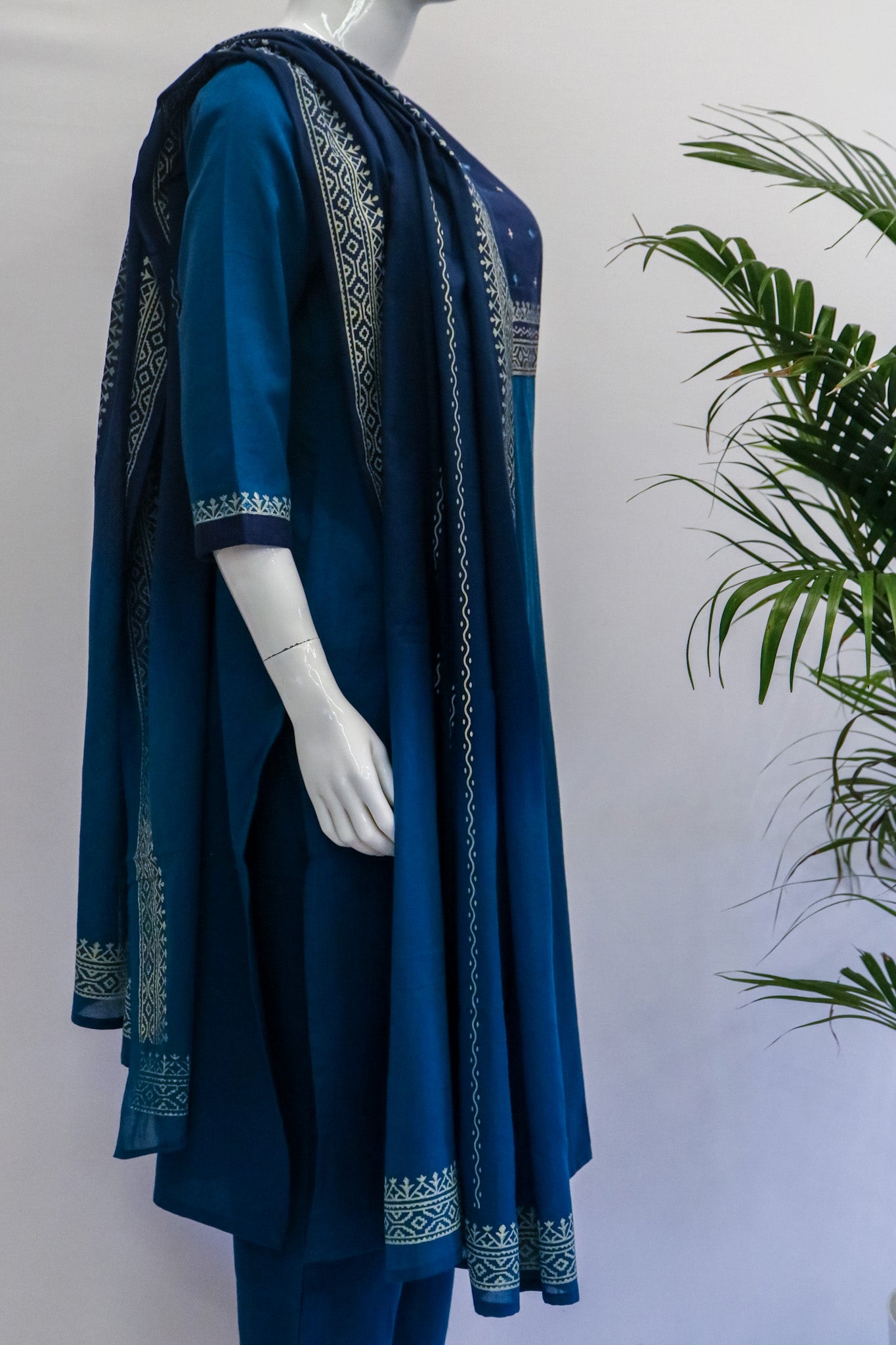 Indigo HL Dupatta Set