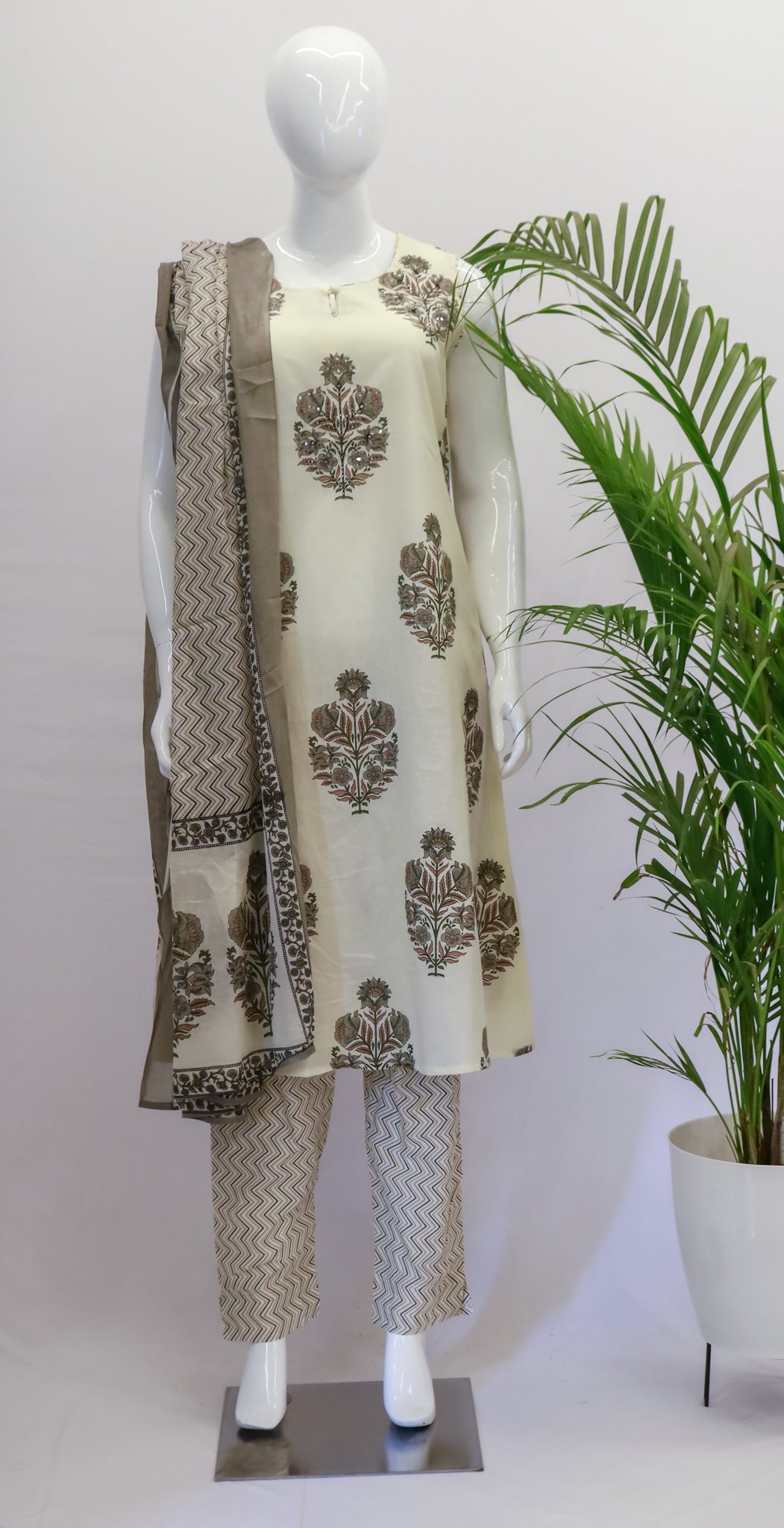 Cotton White Sleeveless Dupatta Set