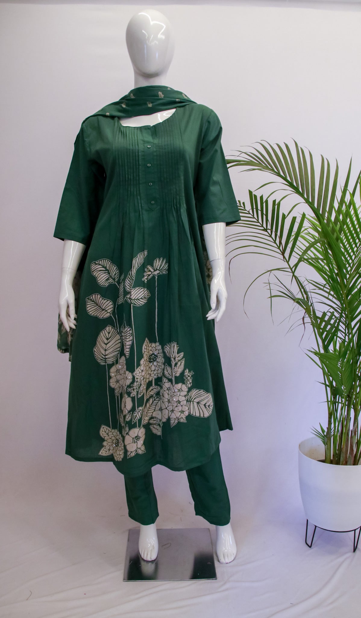 DA Mul Green Dupatta Set