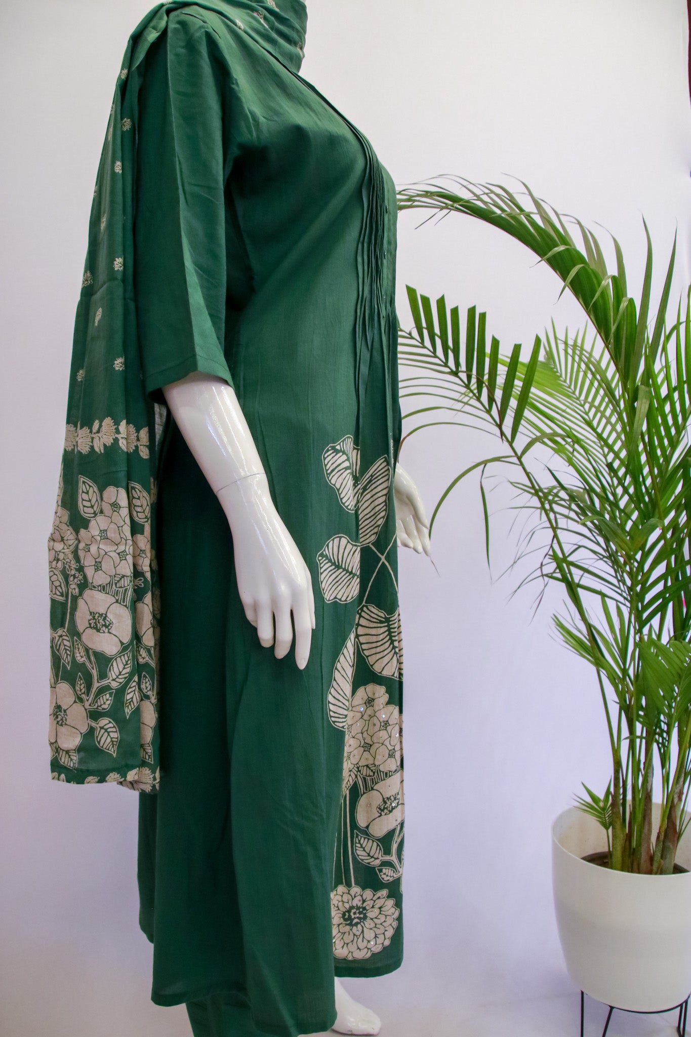 DA Mul Green Dupatta Set