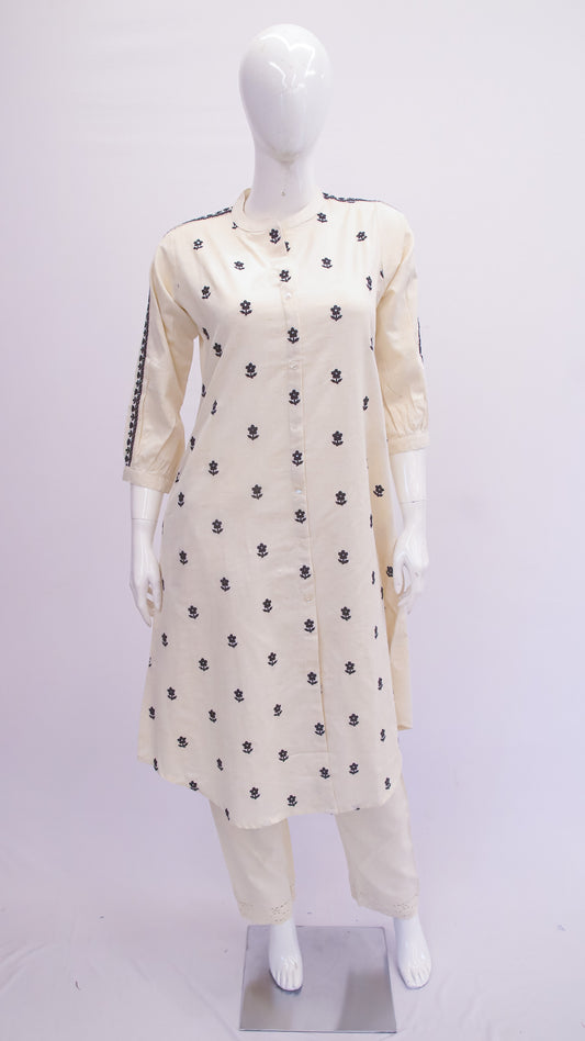Mannequin wearing a white outfit with black patterns on a white background