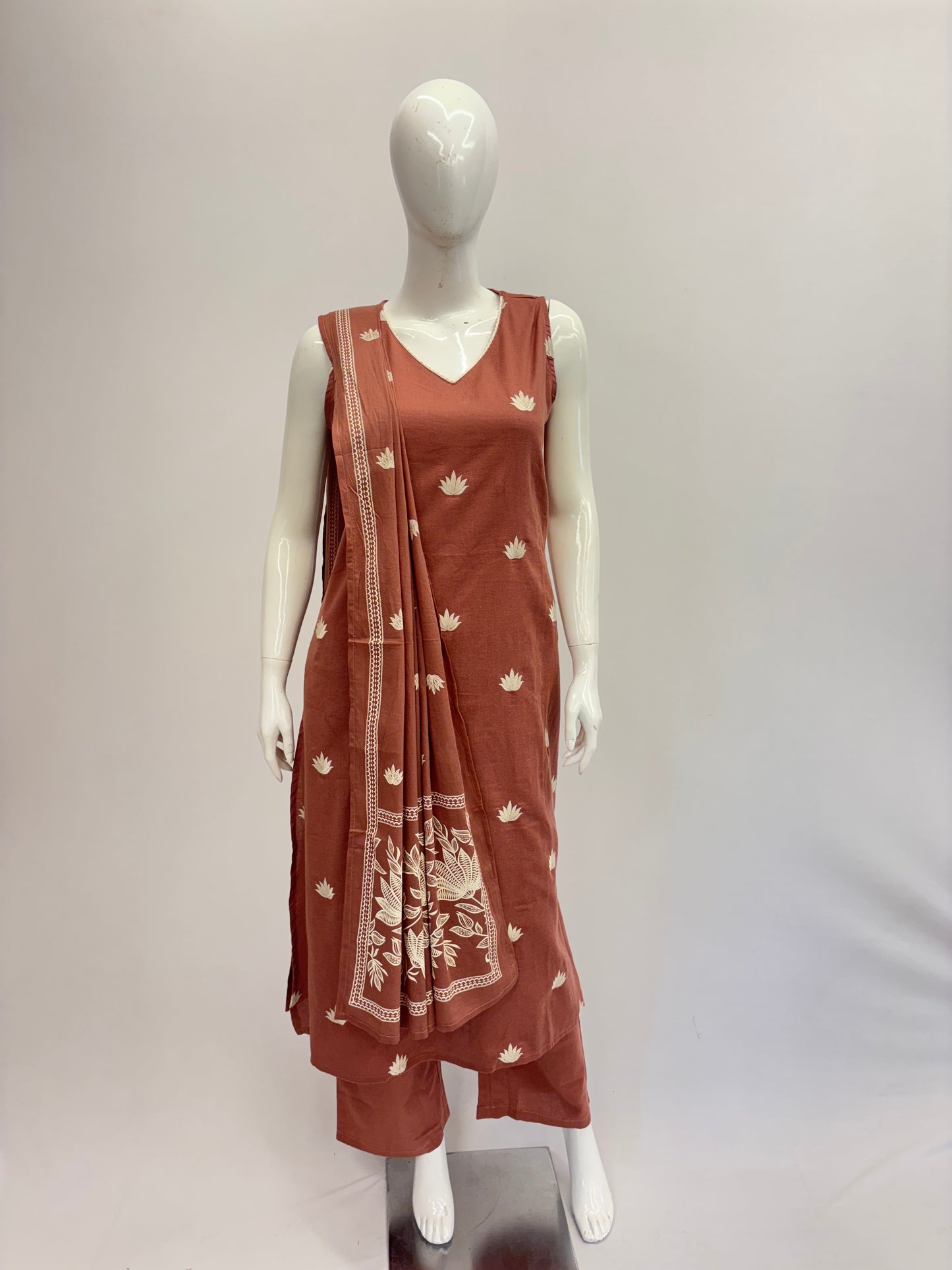 Peach Sleeveless Flex Cotton Dupatta Set with V-Neck Embroidery

A-Line Sleeveless Kurta with Embroidered Yoke – Peach Color

Straight Flex Cotton Pants with Elastic Waist – Peach Set

2.5m Cotton Dupatta – Peach Flex Cotton Suit Set

Stylish Peach Cotton Dupatta Set for Casual & Office Wear