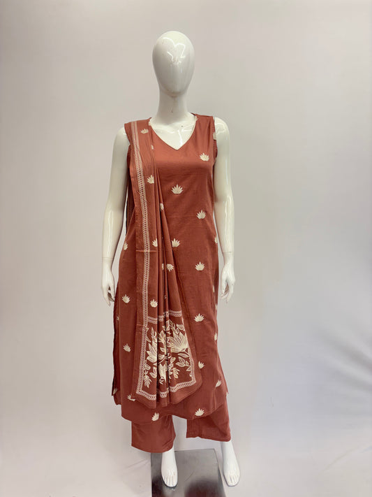 Peach Sleeveless Flex Cotton Dupatta Set with V-Neck Embroidery

A-Line Sleeveless Kurta with Embroidered Yoke – Peach Color

Straight Flex Cotton Pants with Elastic Waist – Peach Set

2.5m Cotton Dupatta – Peach Flex Cotton Suit Set

Stylish Peach Cotton Dupatta Set for Casual & Office Wear