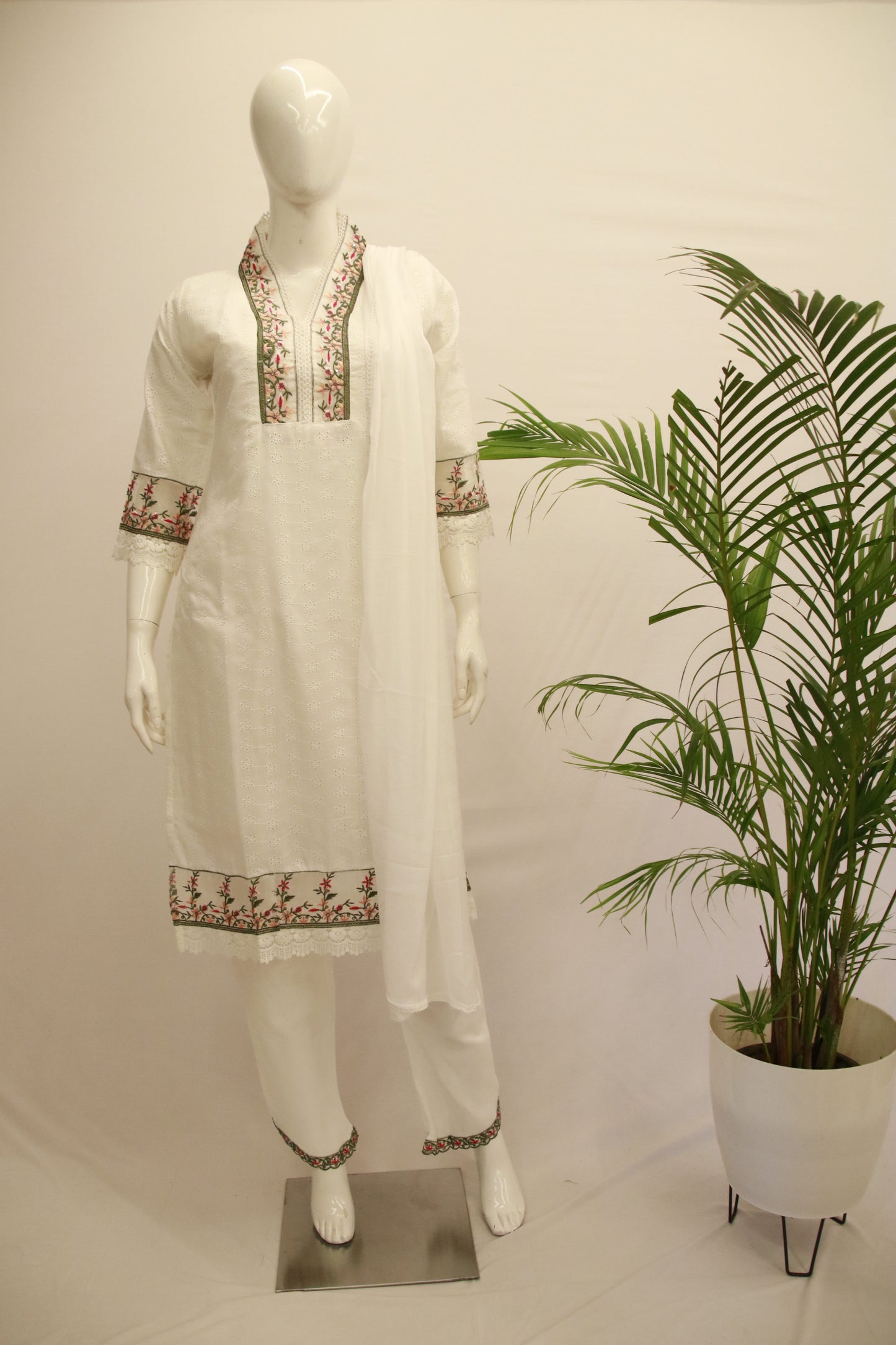 White Hacoba Dupatta Set